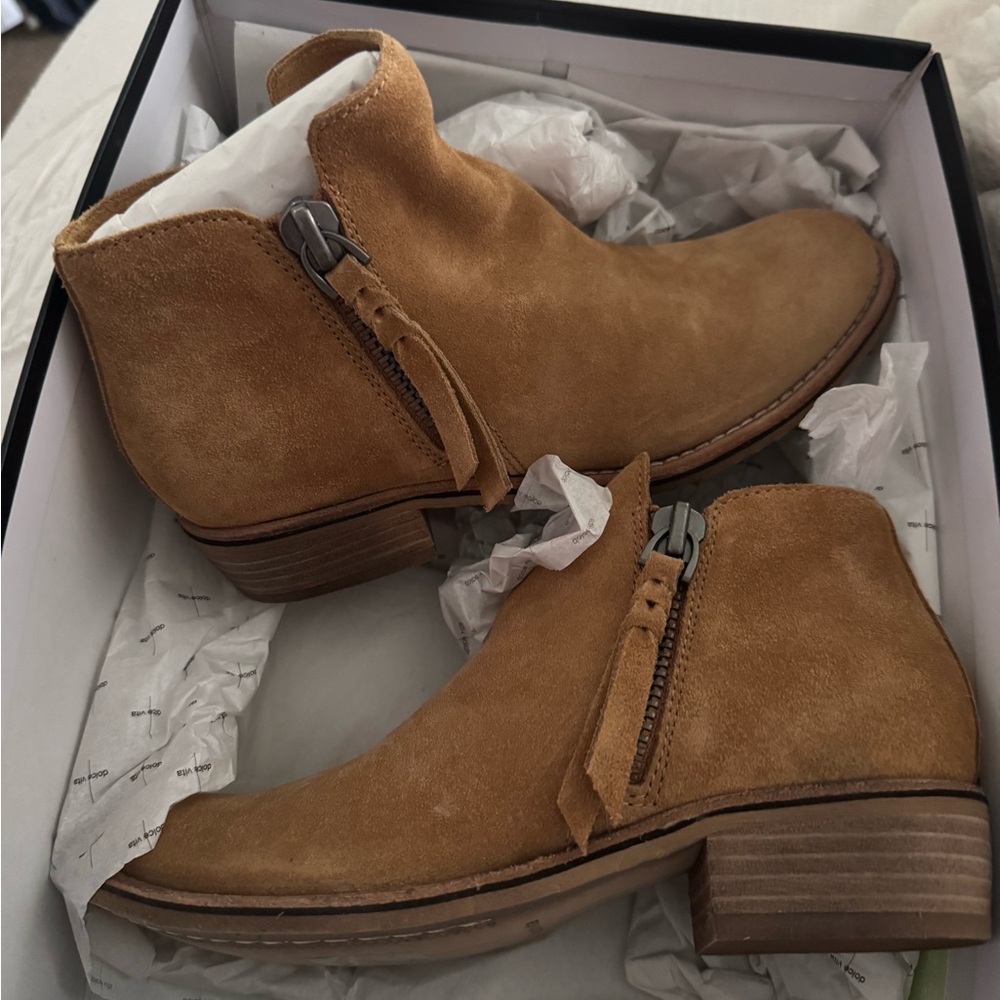 Dolce Vita- Size 6- Camel Suede- light- Great Condition, never worn